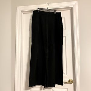 NWT Wide-leg black pants perfect for work or an evening out!